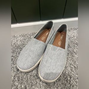 *New* Womens TOMS Size 7